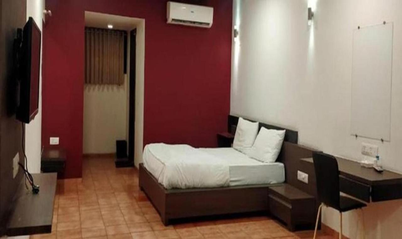 Hotel Sun N Step Club Ahmedabad Exterior photo