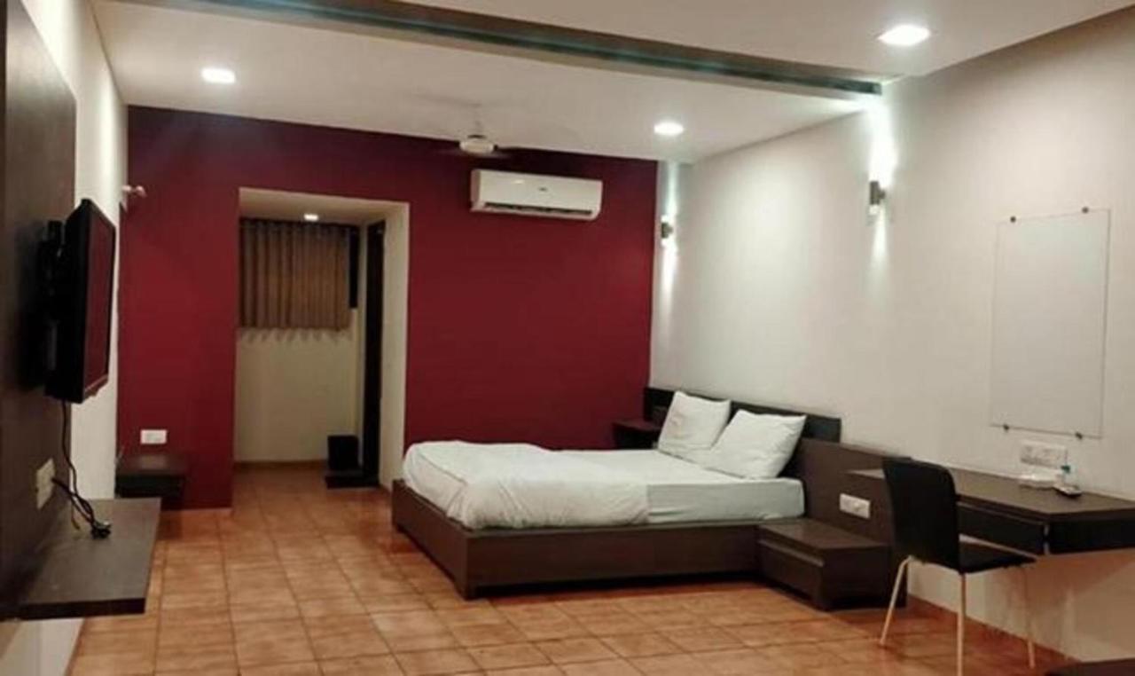 Hotel Sun N Step Club Ahmedabad Exterior photo