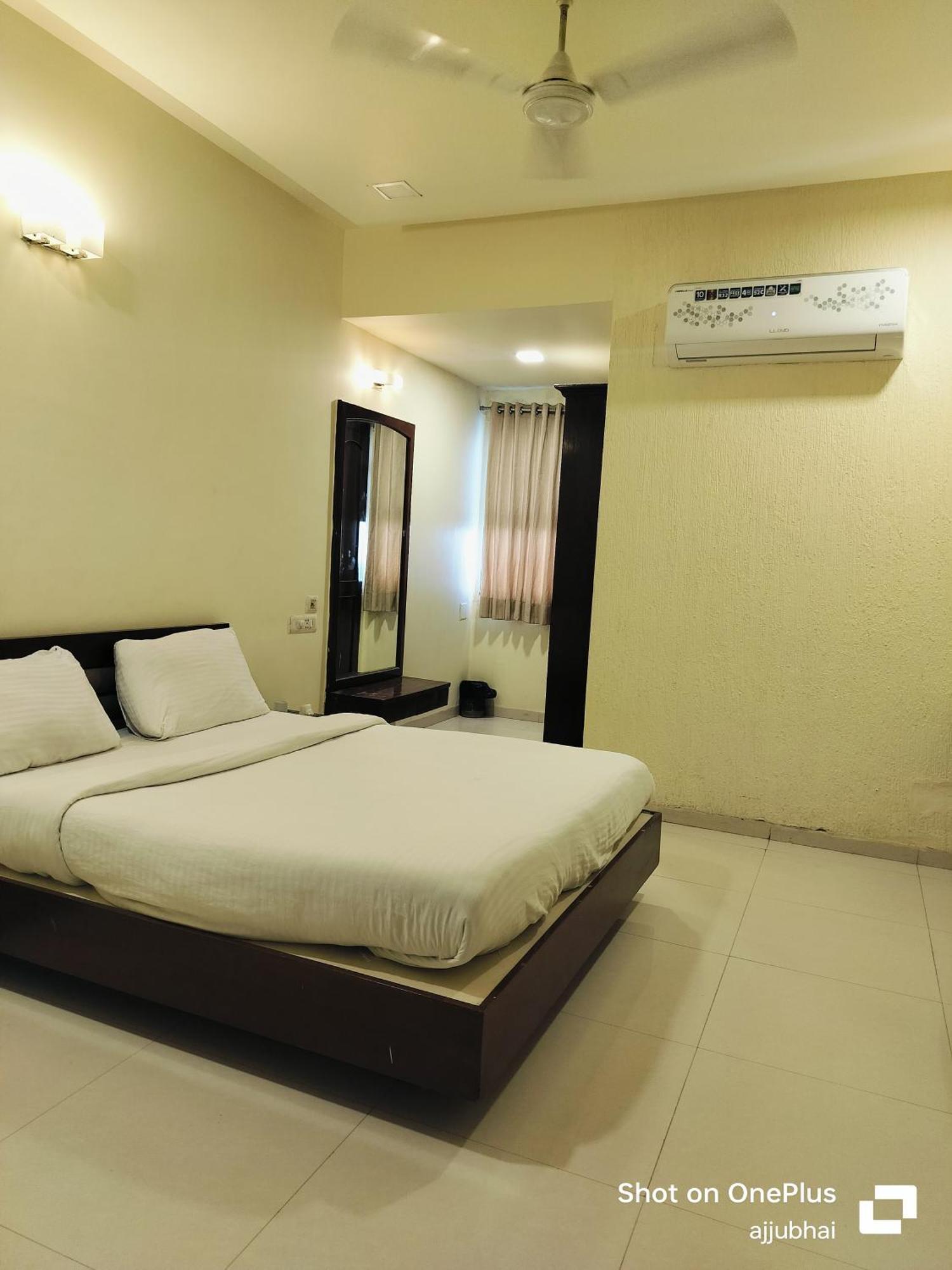Hotel Sun N Step Club Ahmedabad Exterior photo